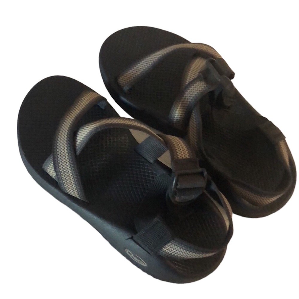 Woman’s black & gray spring strappy adjustable Chaco - Picture 3 of 9